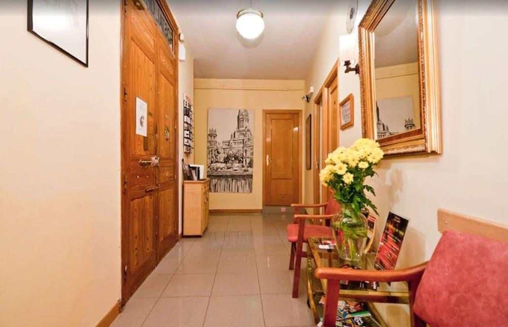 Hostal Oporto Madrid Exterior foto