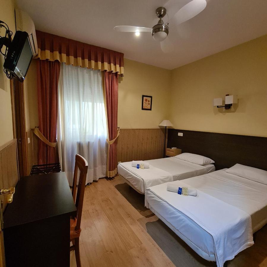 Hostal Oporto Madrid Exterior foto