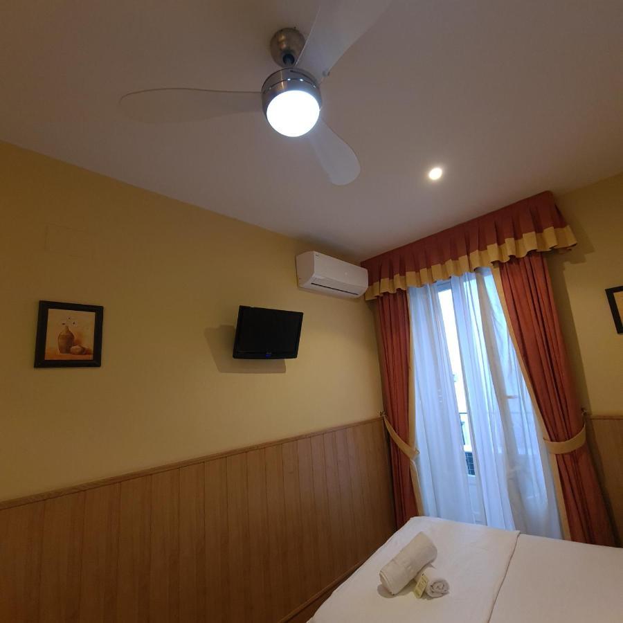 Hostal Oporto Madrid Exterior foto