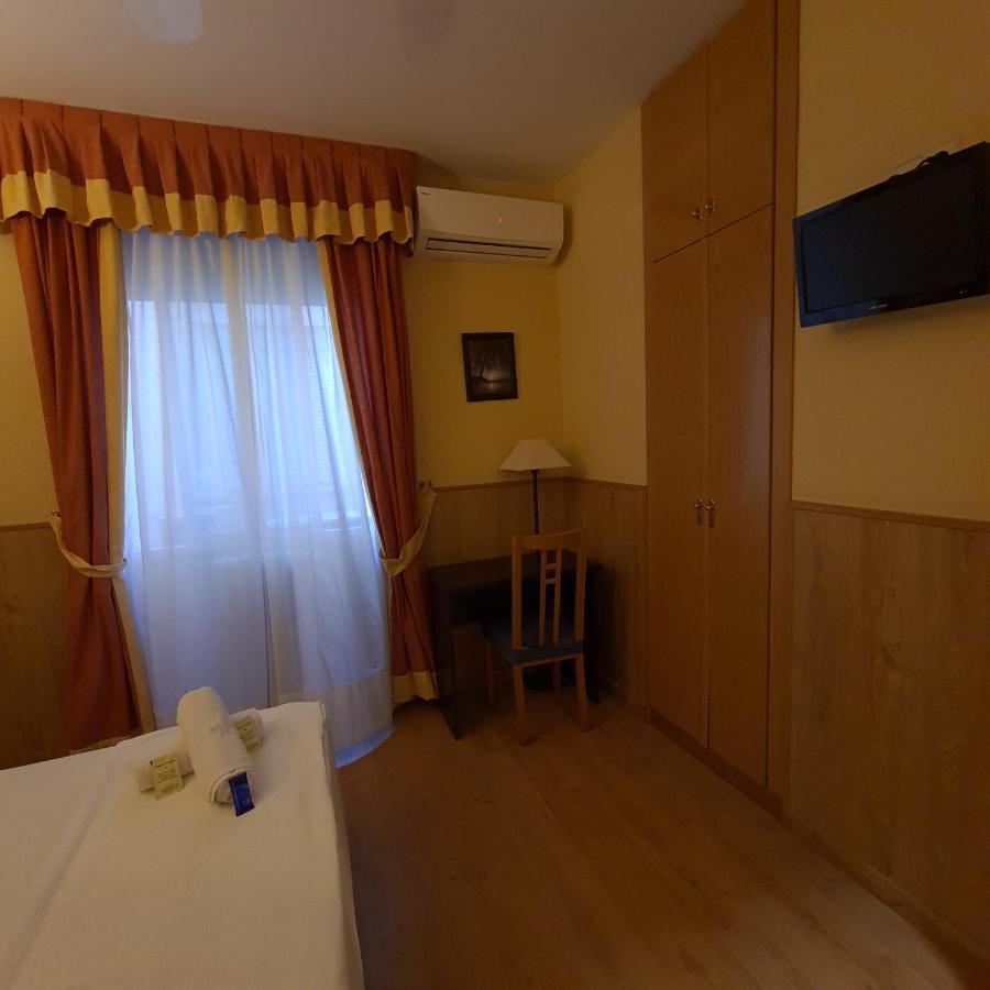 Hostal Oporto Madrid Exterior foto