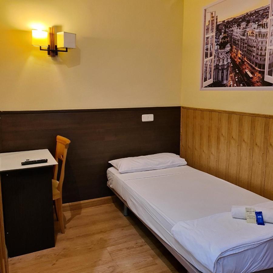 Hostal Oporto Madrid Exterior foto