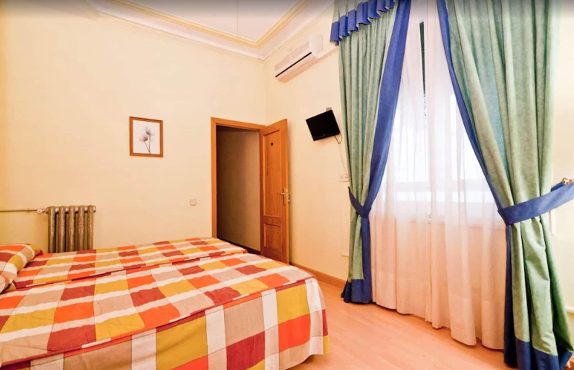 Hostal Oporto Madrid Exterior foto