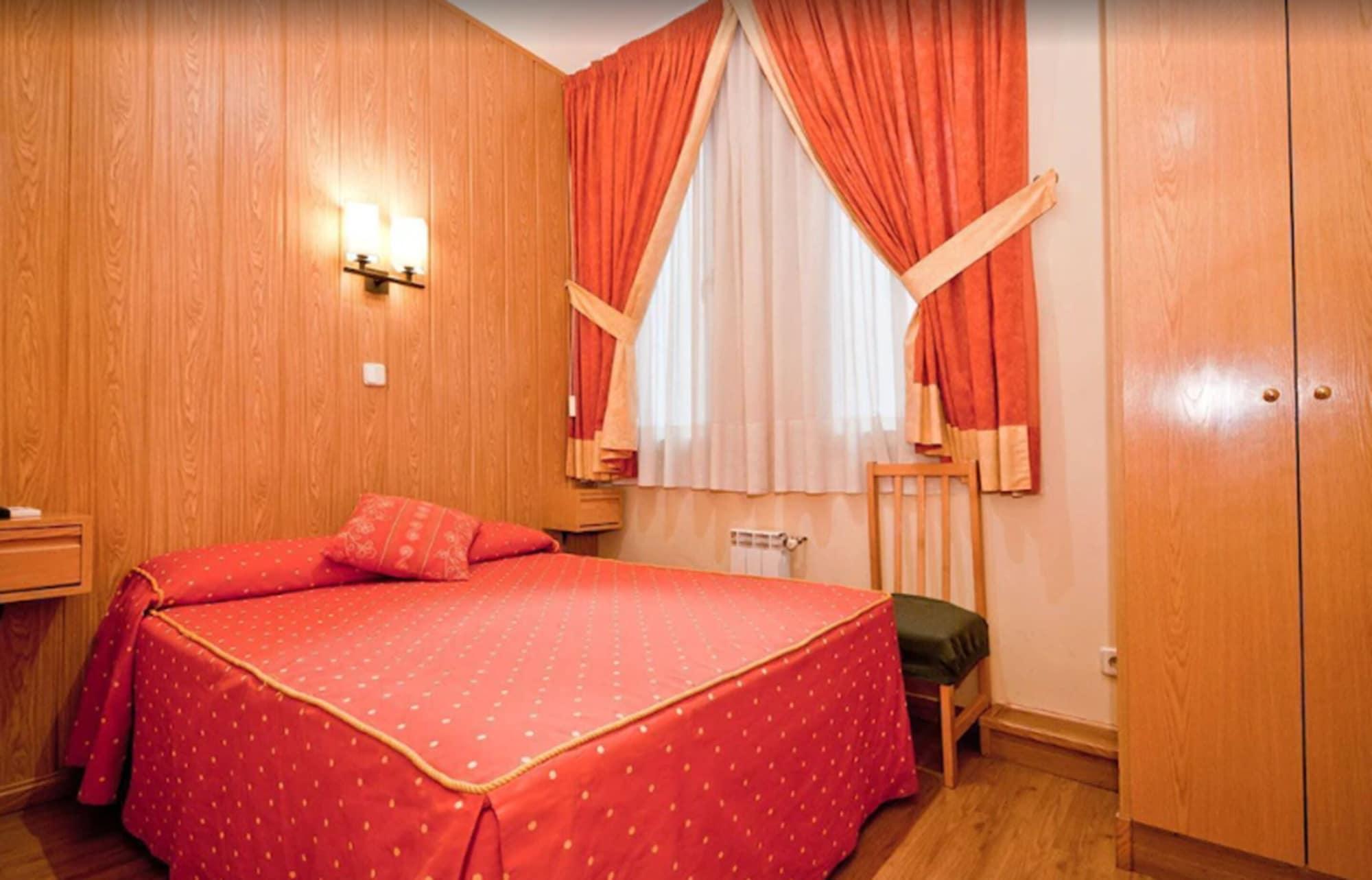Hostal Oporto Madrid Exterior foto