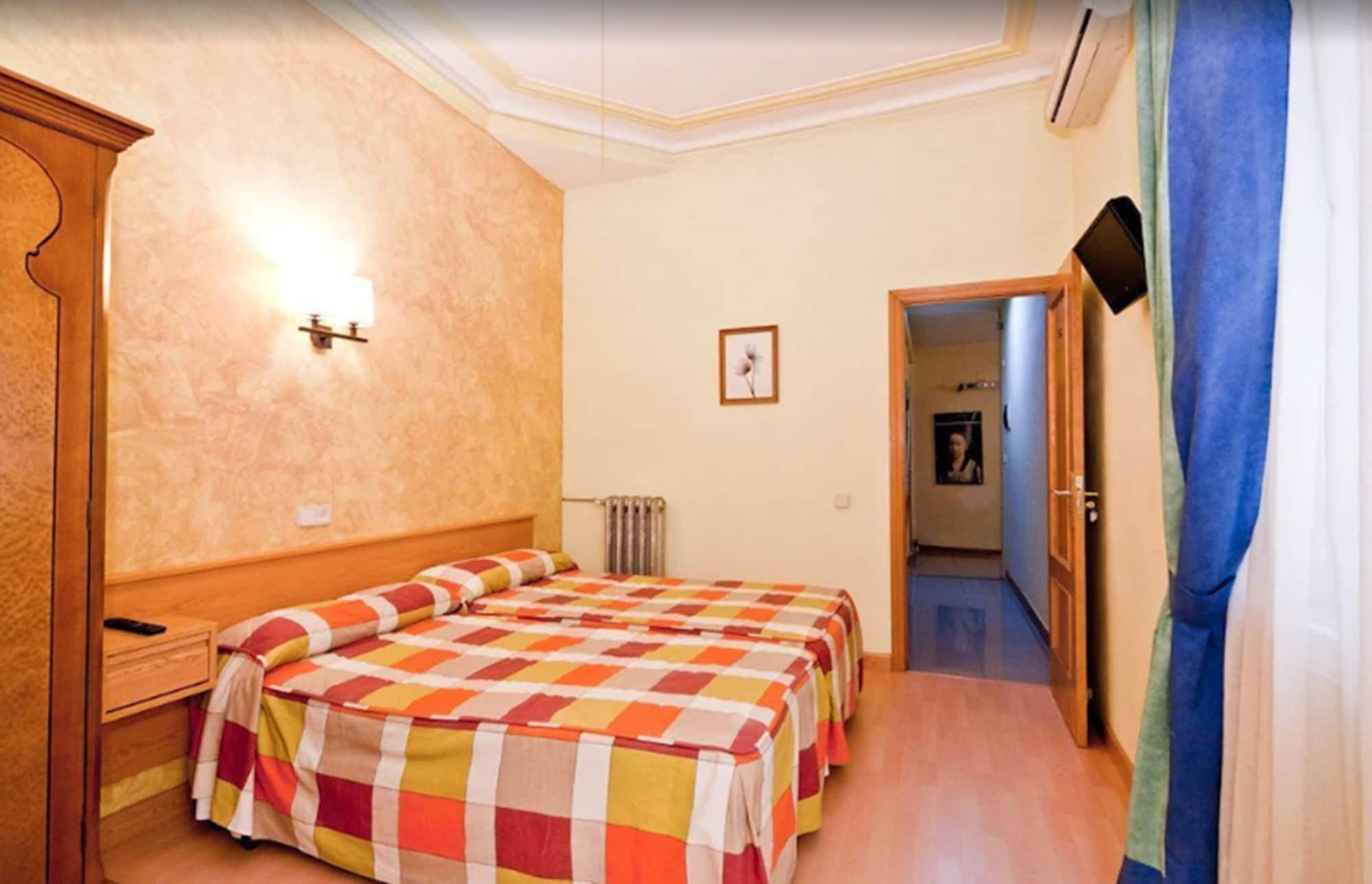 Hostal Oporto Madrid Exterior foto