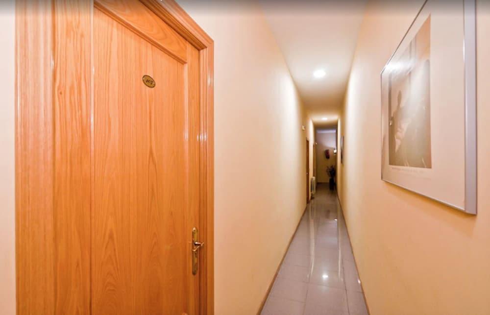 Hostal Oporto Madrid Exterior foto